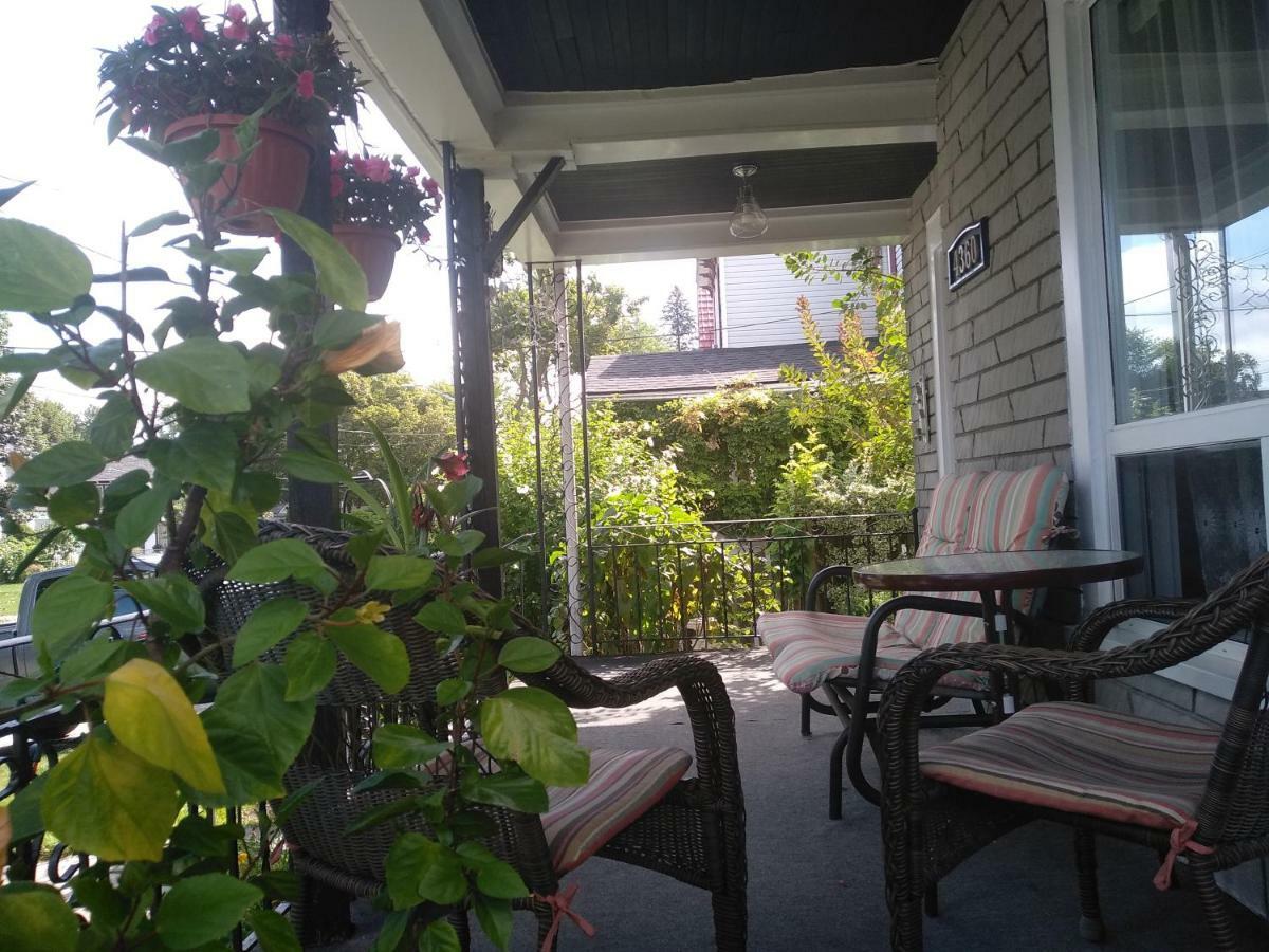 Bed & Breakfast Angel Hideaway *